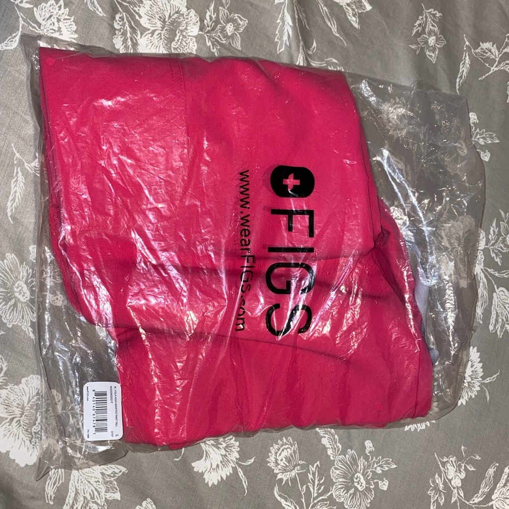 Figs high waisted scrub pants NWT. HOT PINK!!! Large TALL.
